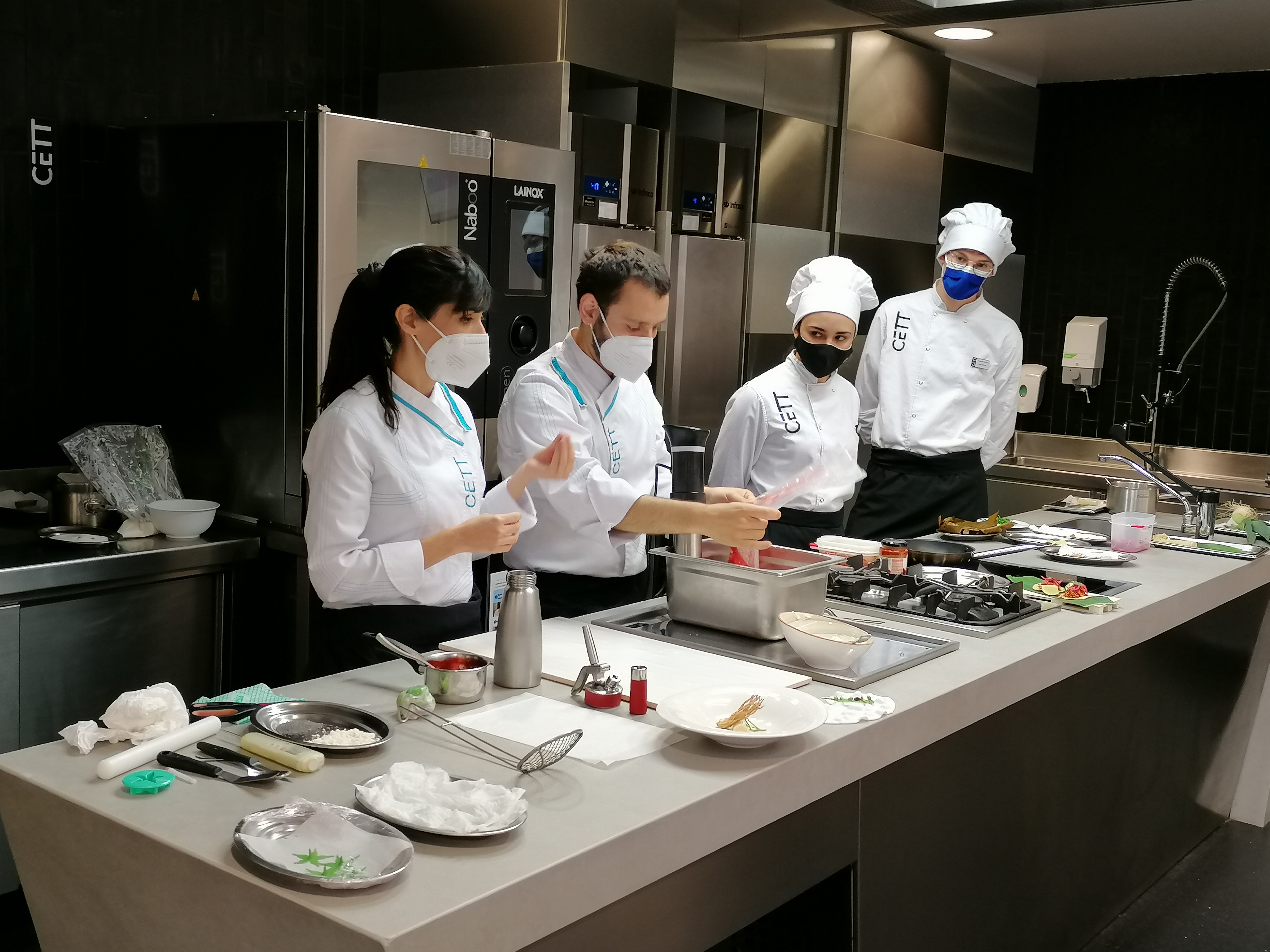 Photography from: 250 Personas asisten a la Jornada de Puertas Abiertas del CETT | CETT